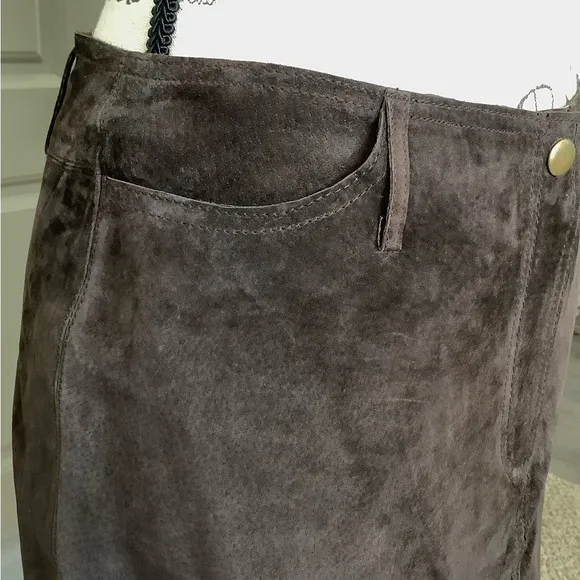 🤠 NWOT Suede Mini Skirt 🤠