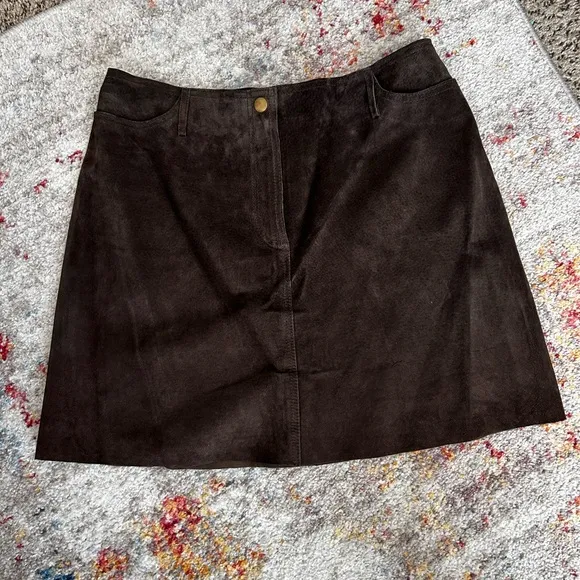 🤠 NWOT Suede Mini Skirt 🤠