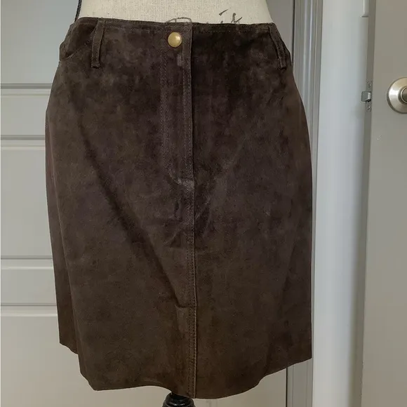 🤠 NWOT Suede Mini Skirt 🤠