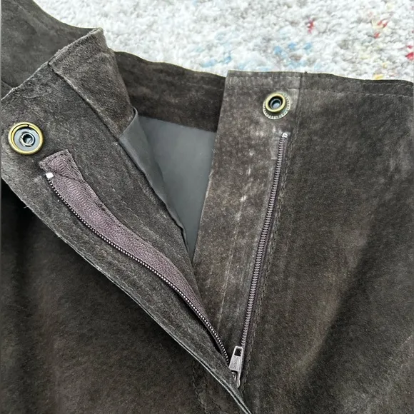 🤠 NWOT Suede Mini Skirt 🤠