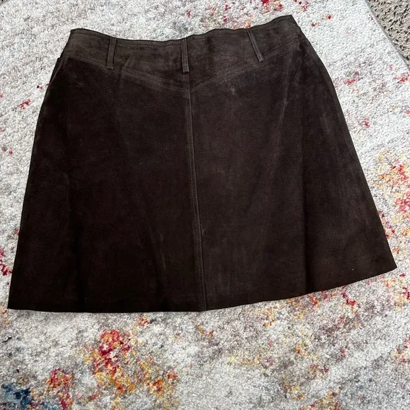 🤠 NWOT Suede Mini Skirt 🤠
