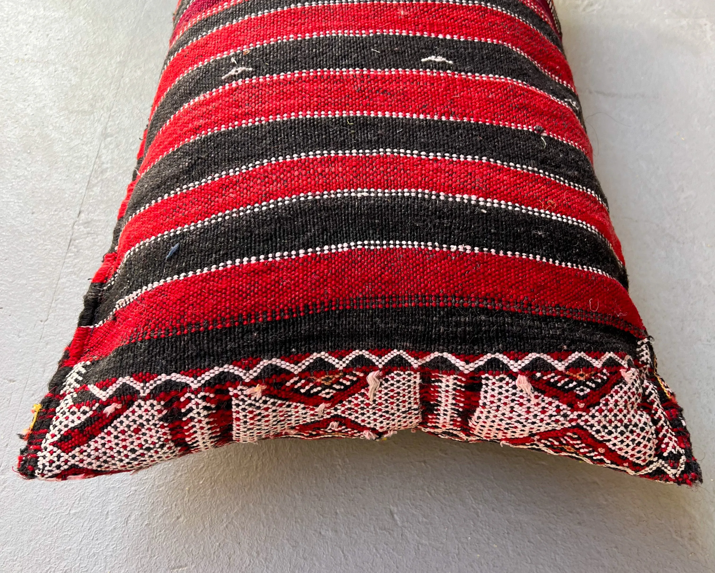 Ain Leuh Lumbar Pillow - Triple Spider