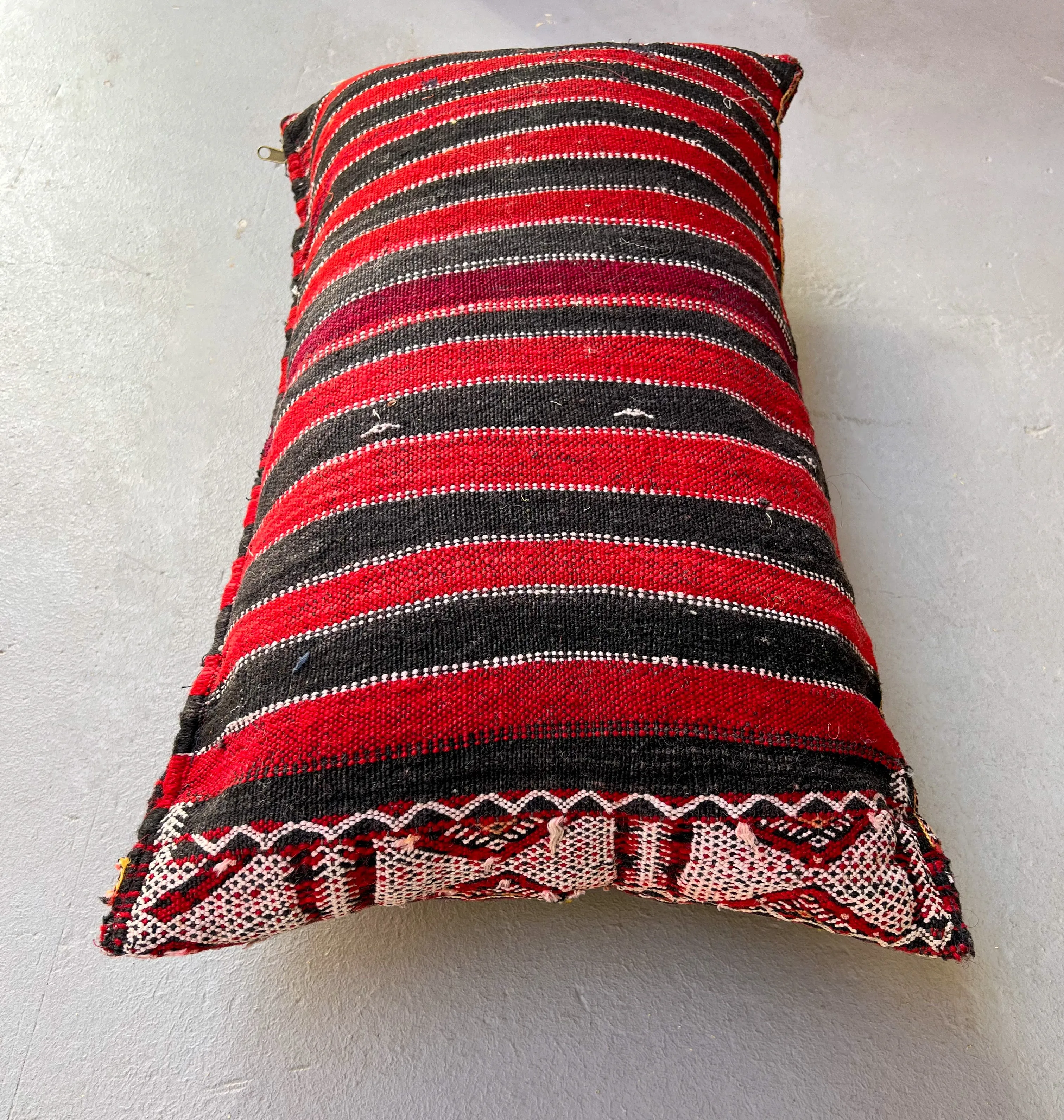 Ain Leuh Lumbar Pillow - Triple Spider