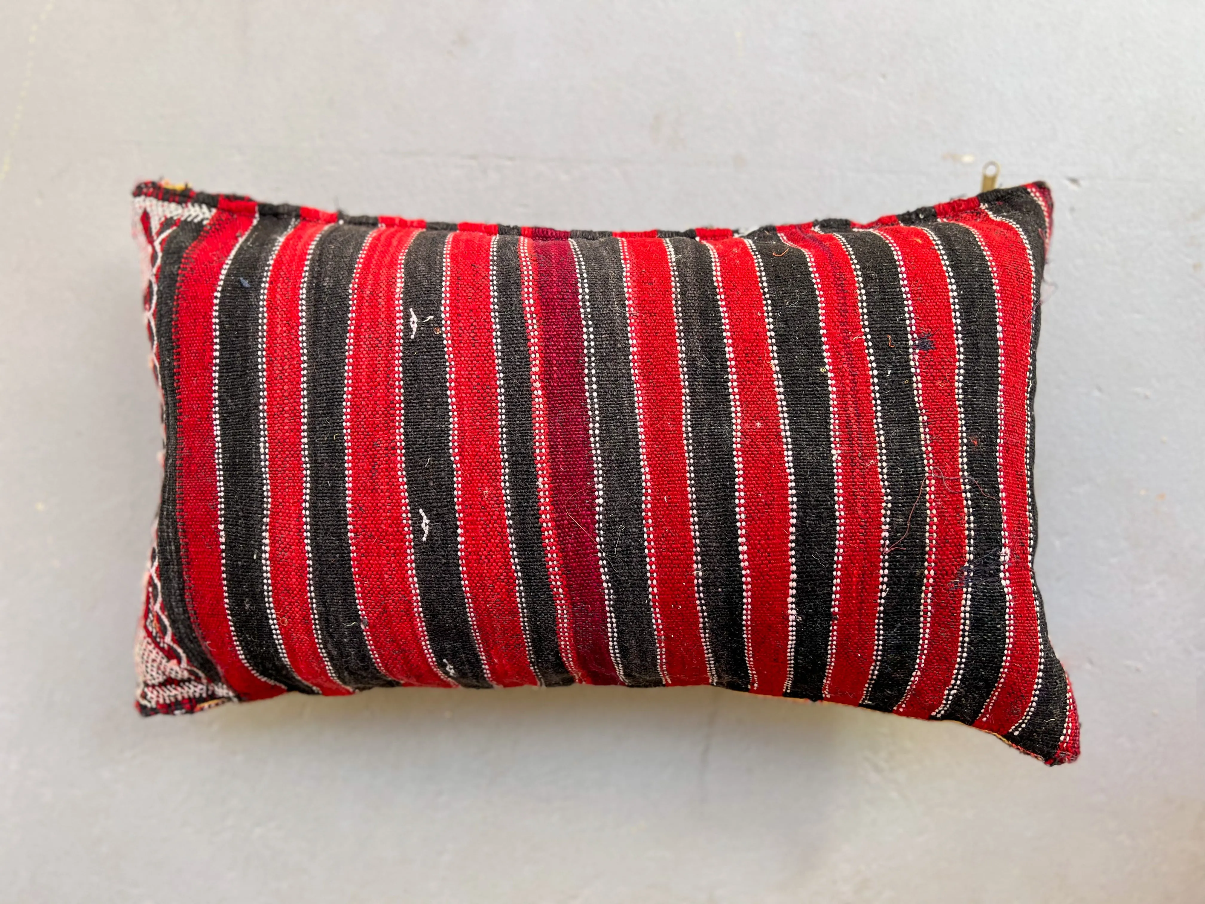 Ain Leuh Lumbar Pillow - Triple Spider