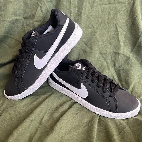 Brand New Nike Court Royale Black &amp; White Lace Up Sneakers Throwback Trainers
