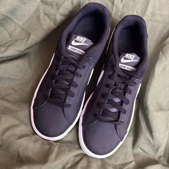 Brand New Nike Court Royale Black &amp; White Lace Up Sneakers Throwback Trainers