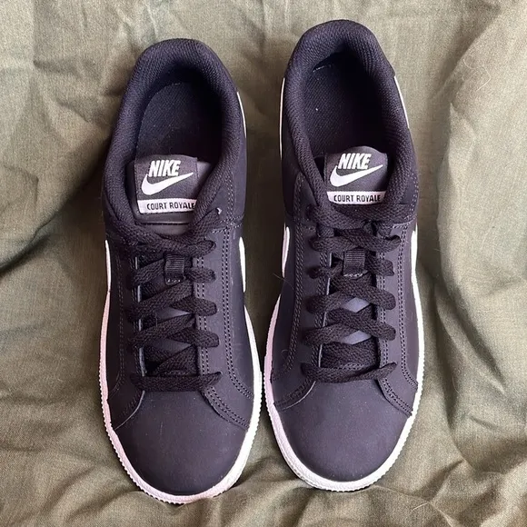 Brand New Nike Court Royale Black &amp; White Lace Up Sneakers Throwback Trainers
