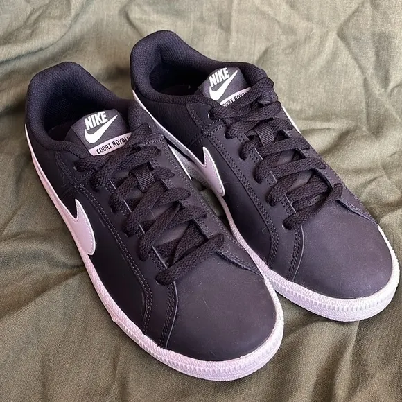 Brand New Nike Court Royale Black &amp; White Lace Up Sneakers Throwback Trainers