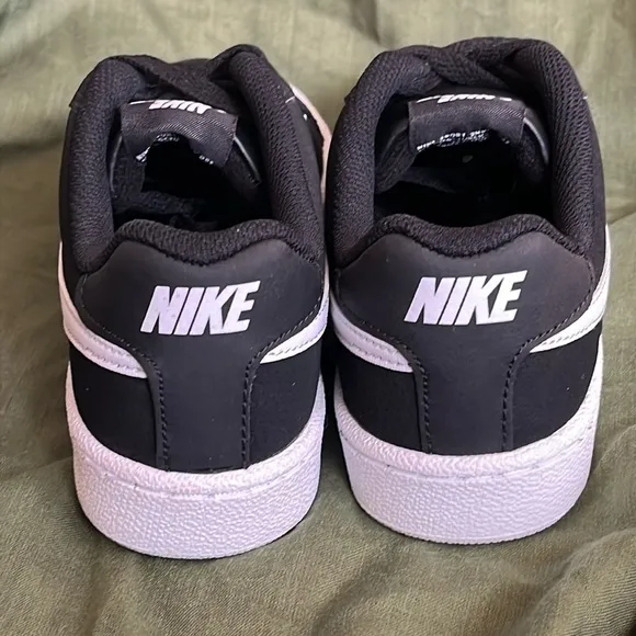 Brand New Nike Court Royale Black &amp; White Lace Up Sneakers Throwback Trainers