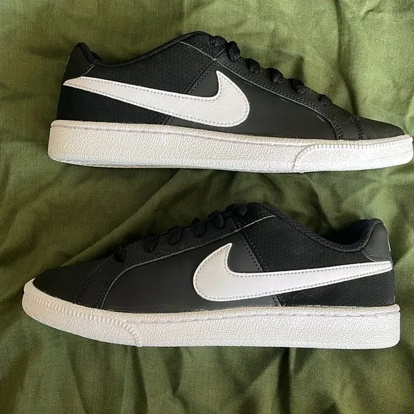 Brand New Nike Court Royale Black &amp; White Lace Up Sneakers Throwback Trainers