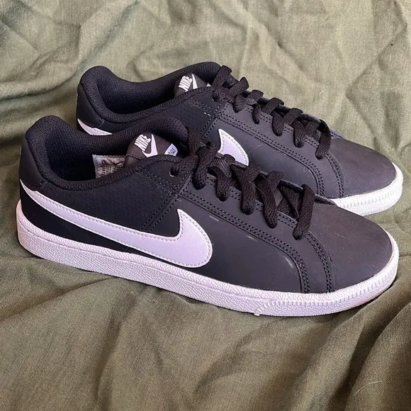Brand New Nike Court Royale Black &amp; White Lace Up Sneakers Throwback Trainers