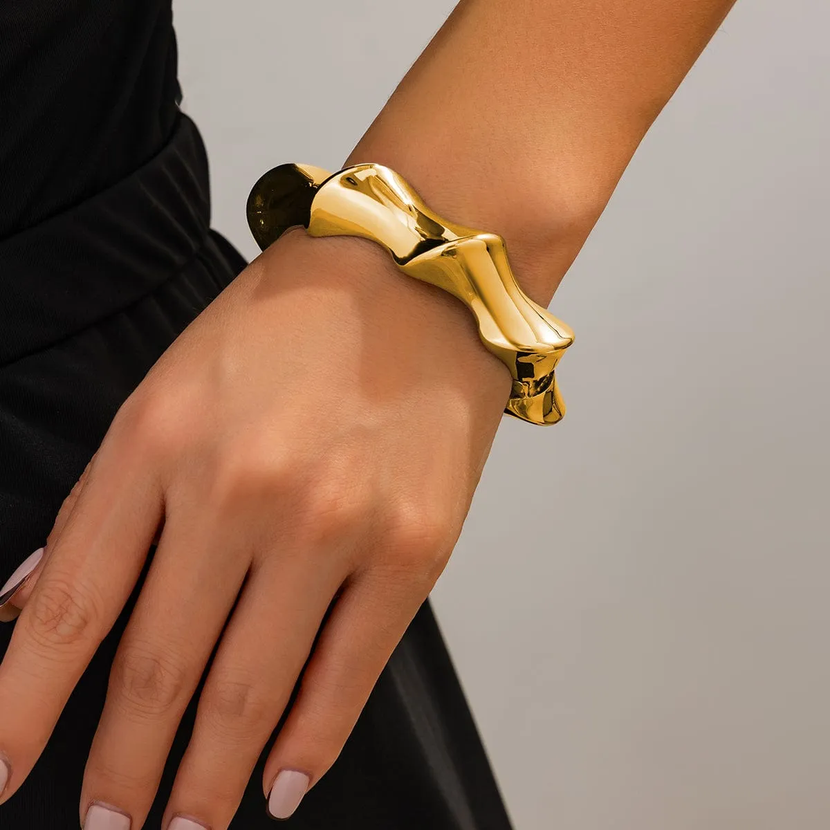 Chic Silver Tone Glossy Twisted Bangle Bracelet