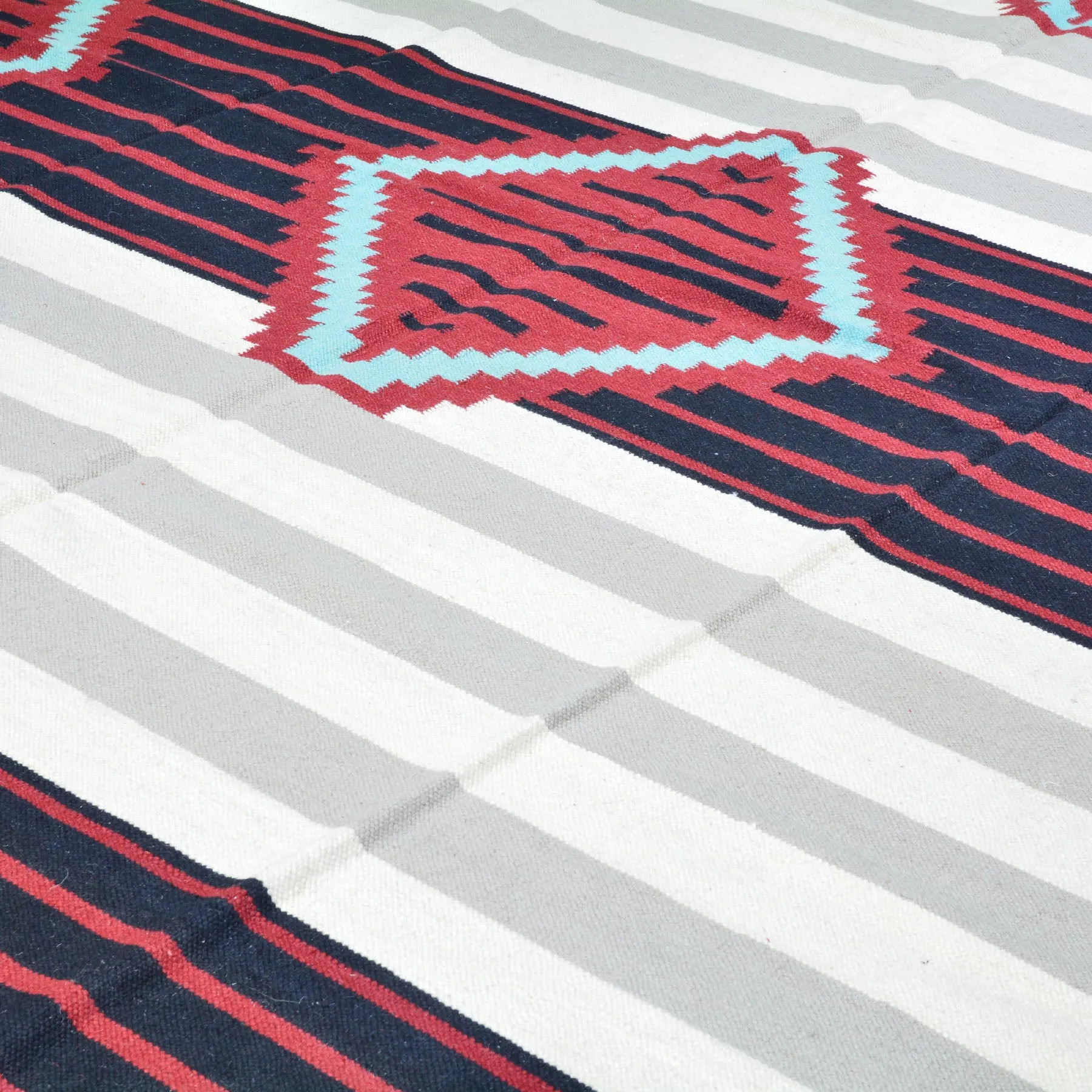 Hand-Woven Reversible Navajo Style Handmade Wool Rug (Size 7.9 X 9.9) Cwral-8202