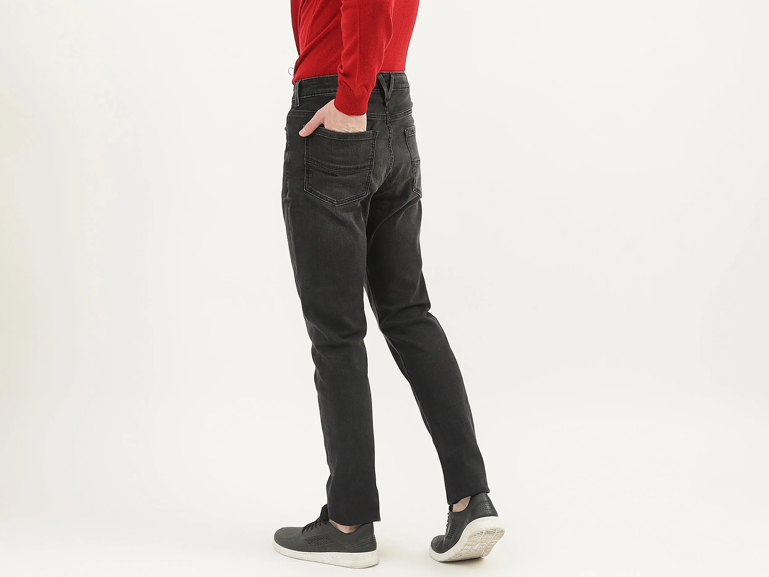 Men Solid Carrot Fit Jeans