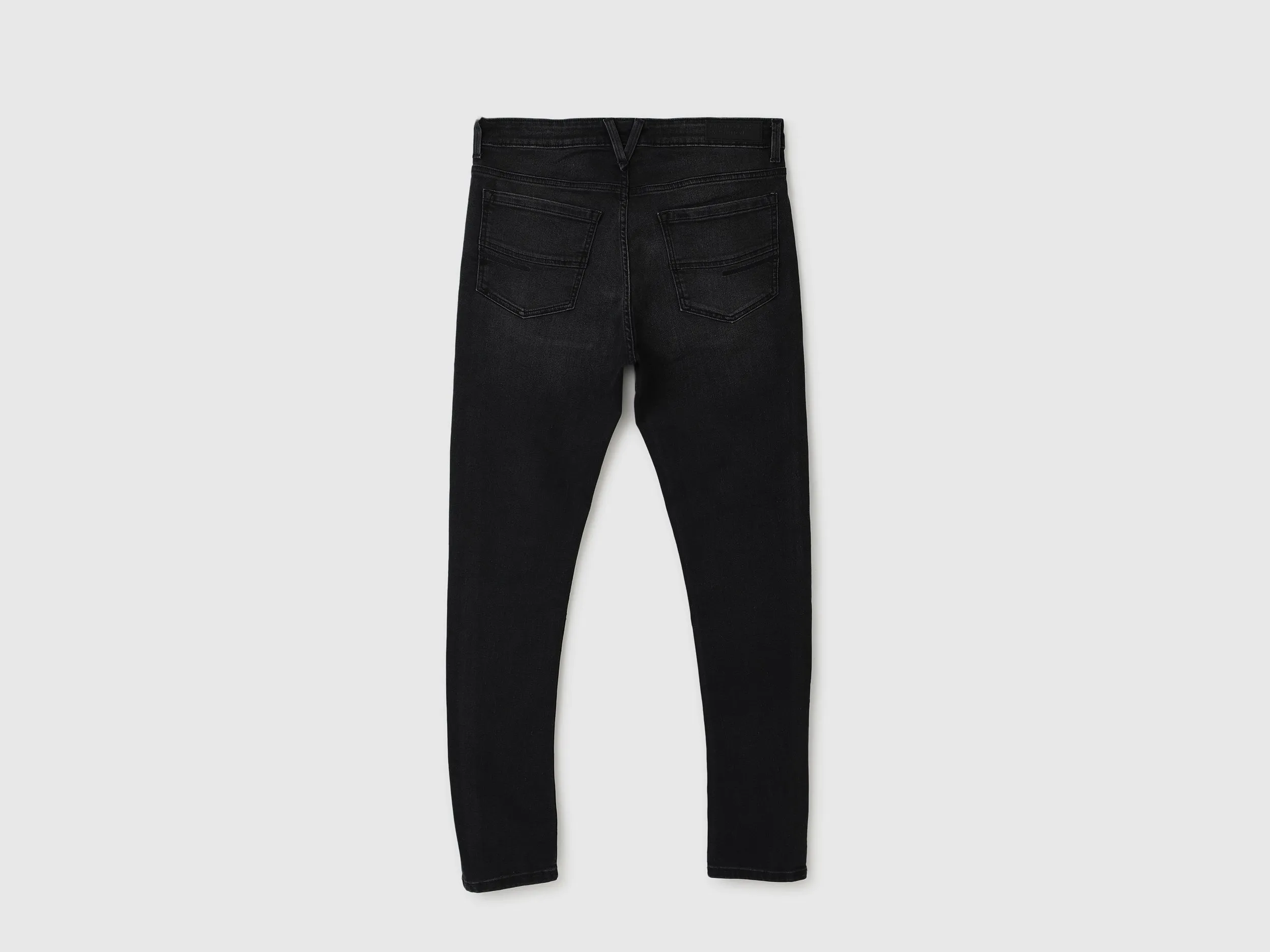 Men Solid Carrot Fit Jeans