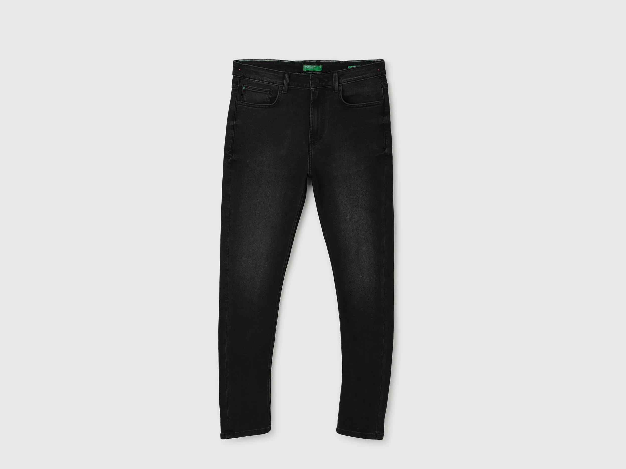 Men Solid Carrot Fit Jeans