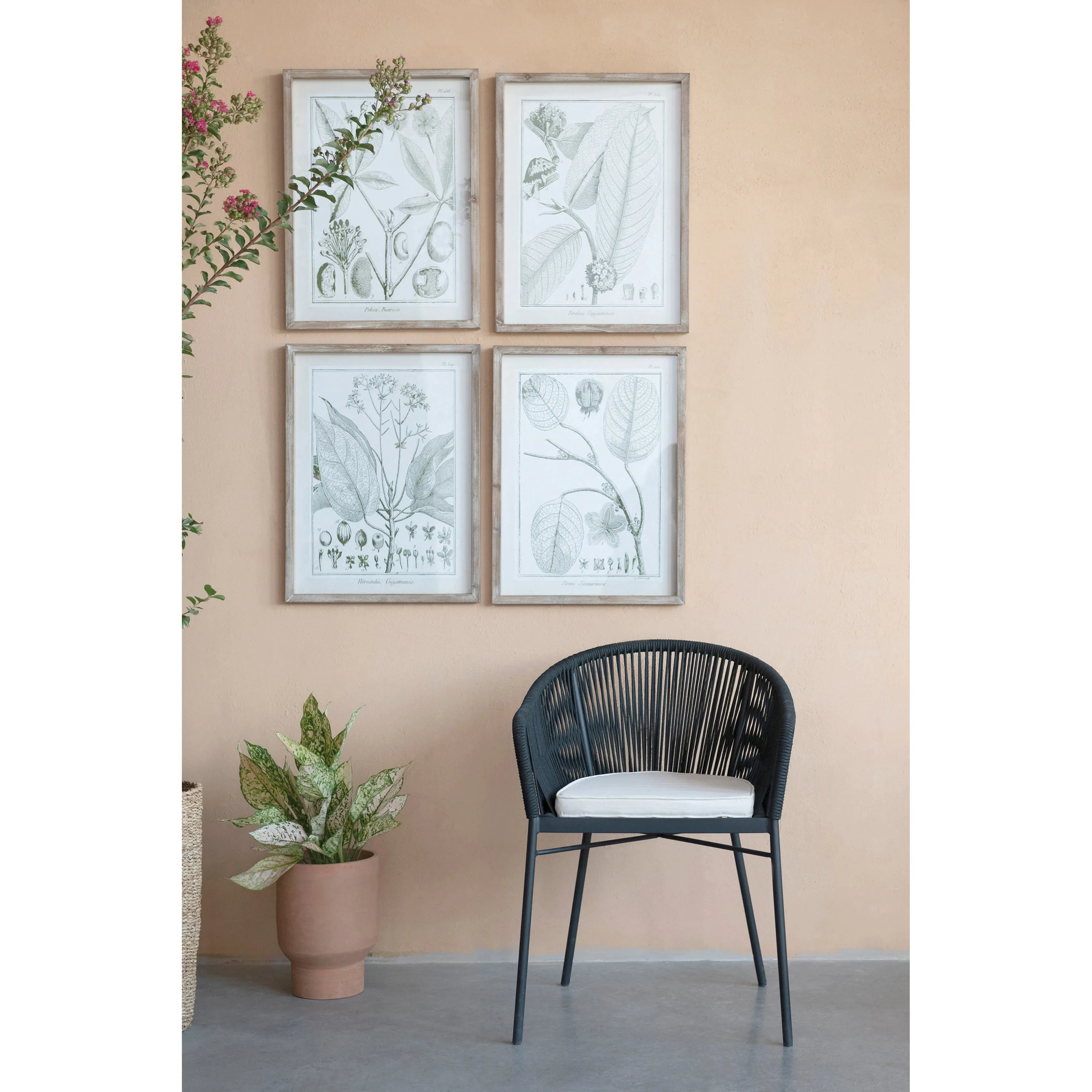 METAL & WOVEN ROPE INDOOR/OUTDOOR CHAIR