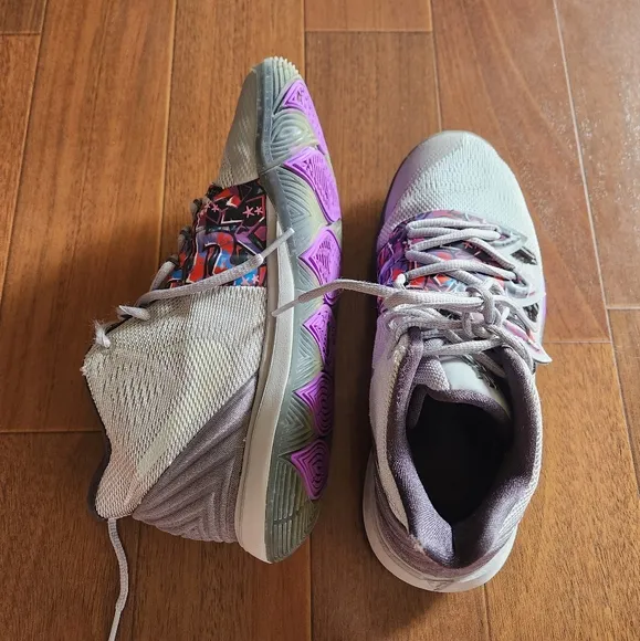 Nike 'Kyrie 5 graffiti ' sneakers