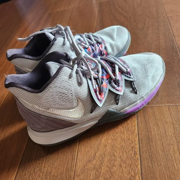 Nike 'Kyrie 5 graffiti ' sneakers