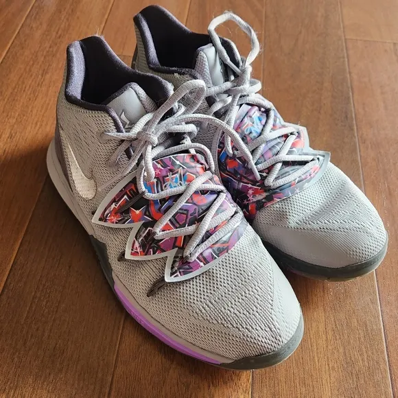 Nike 'Kyrie 5 graffiti ' sneakers