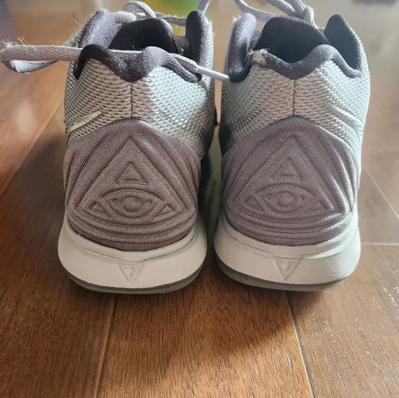 Nike 'Kyrie 5 graffiti ' sneakers