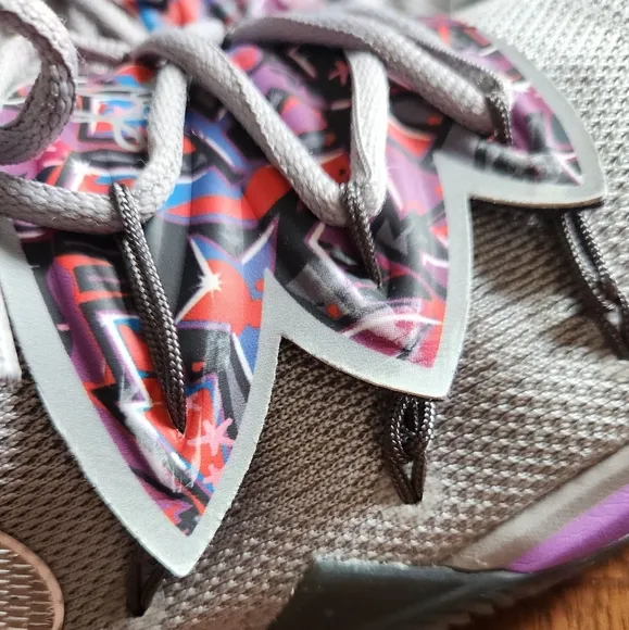Nike 'Kyrie 5 graffiti ' sneakers