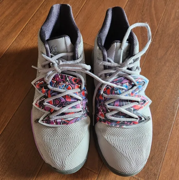 Nike 'Kyrie 5 graffiti ' sneakers