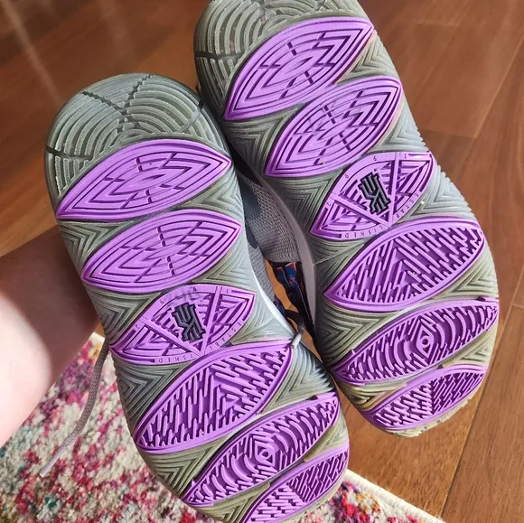 Nike 'Kyrie 5 graffiti ' sneakers