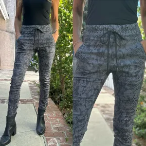 Shely Gray/Black Python