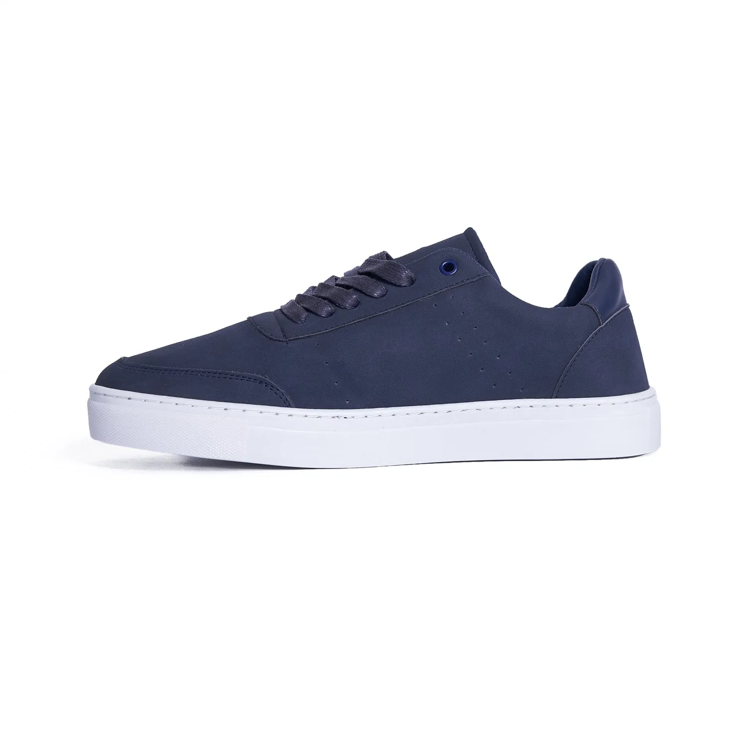 V762w Navy Sleek and Stylish Sneaker - Modern Men's Fashion Footwear