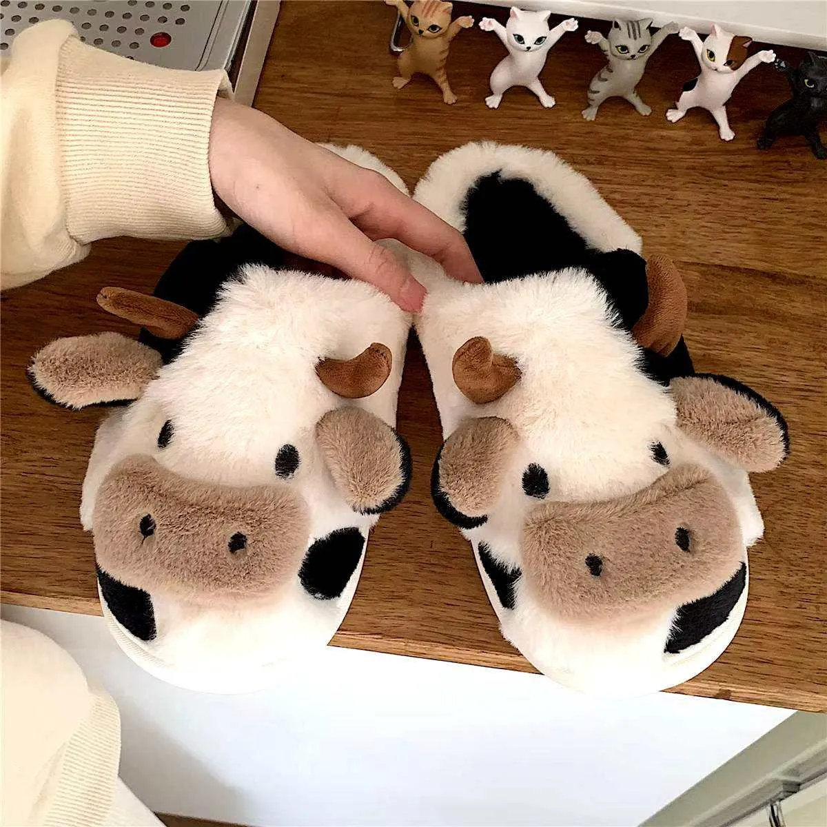 Women Slides House Slippers Warm plus Lined Closed Toe Fuzzy Home Slides